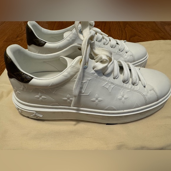 louis vuitton sneaker women in size 8US 39UK good as new only wore twice! - Picture 5 of 16